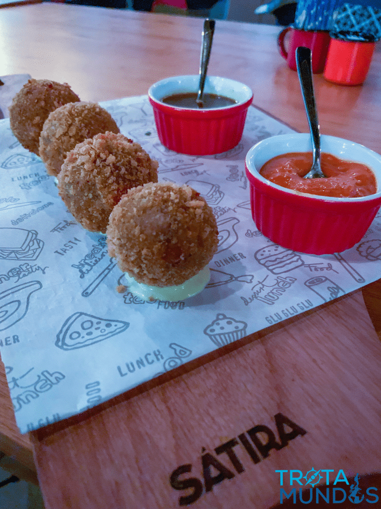 Croquetas de rabada - Cervejaria Sátira Vila da Serra