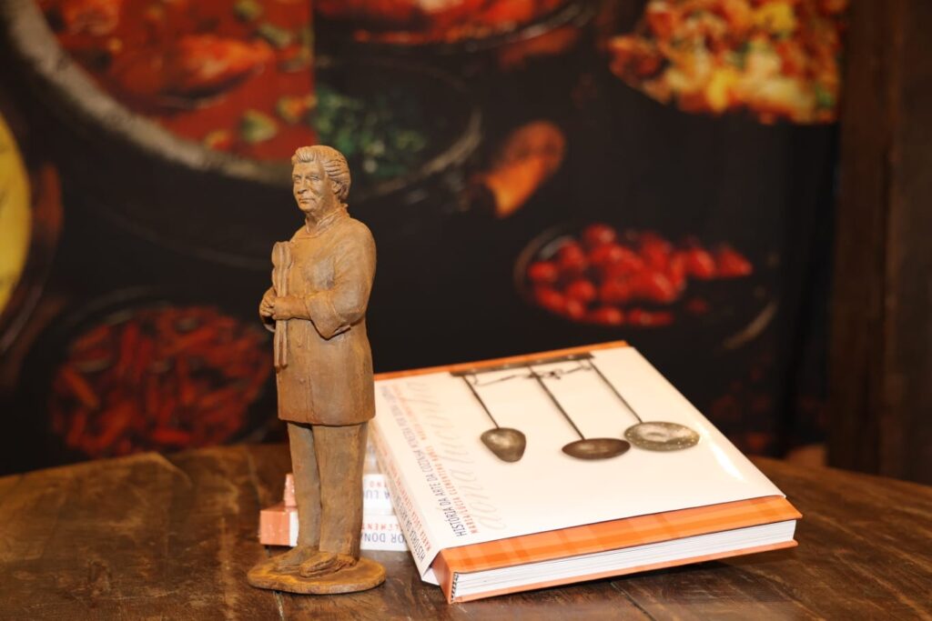 "História da Arte da Cozinha Mineira por Dona Lucinha"