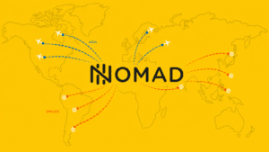 Nomad Smiles Azul Fidelidade Logo Nomad sobre mapa-múndi com rotas de viagem azuis e laranjas para destinos globais