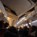Teto de avião cai sobre passageiros em voo no Irã